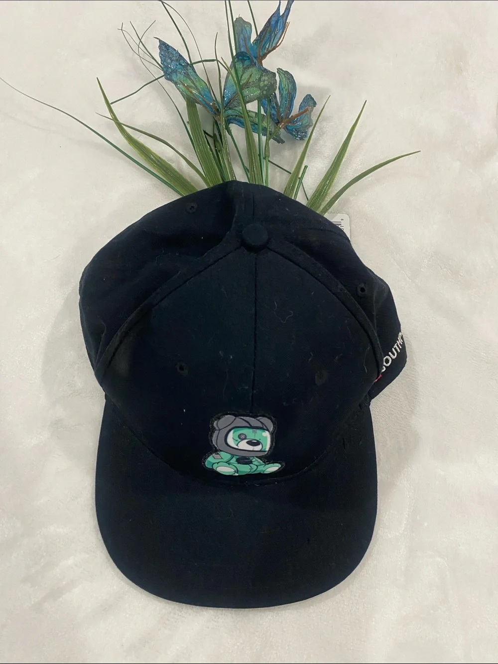 SOUTHPOLE Black Cap with Red Logo Accent